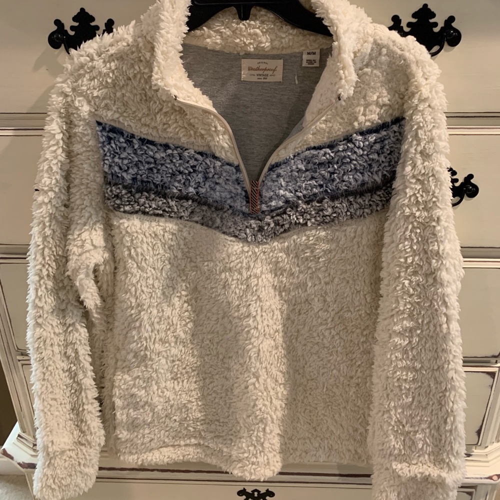 Medium cream quarter zip fuzzy fleece.  Great for fall and winter!